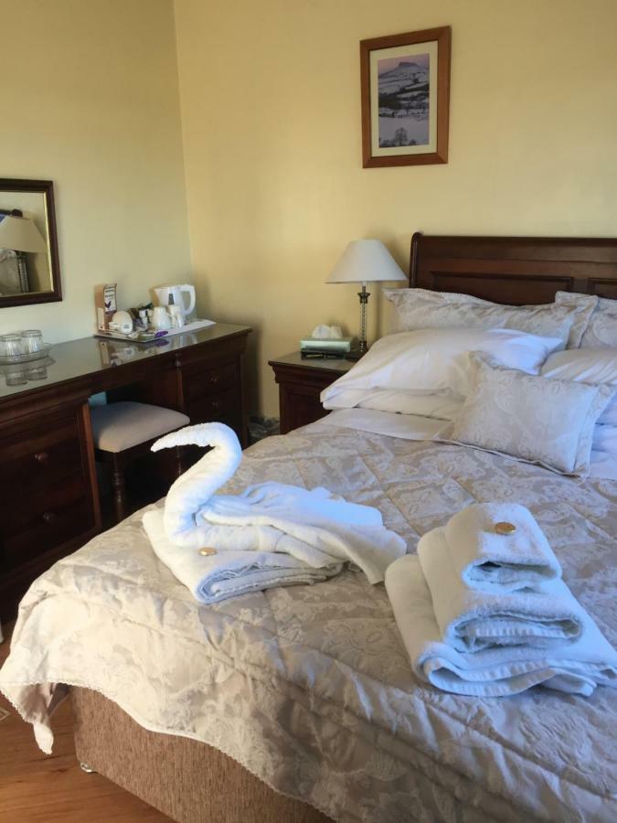 ノーサラートン Swan House Bed & Breakfast エクステリア 写真